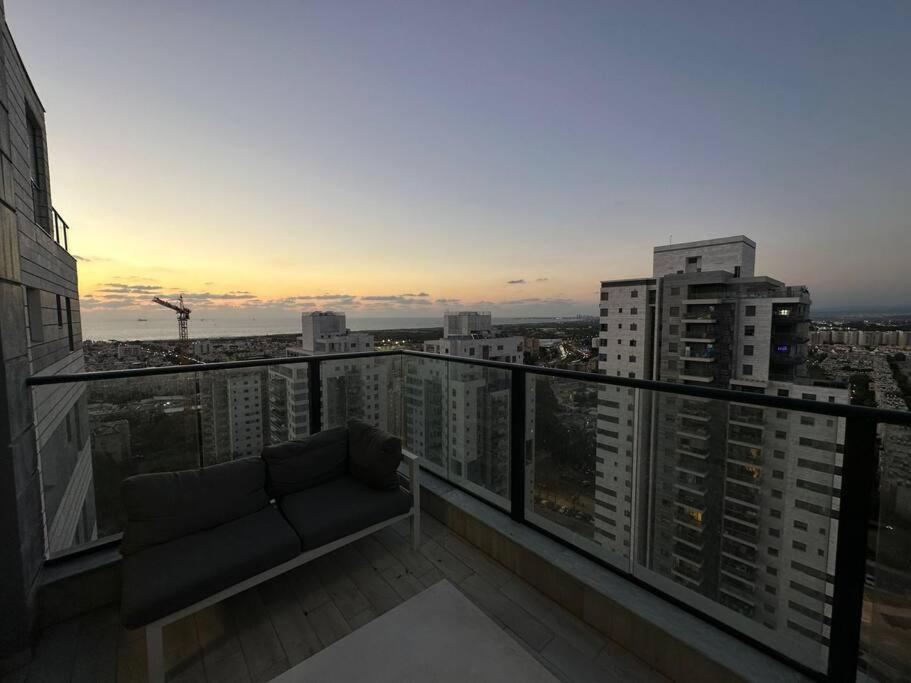 Elegant 3 Bedroom Ocean View Condo In Kiryat Yam Qiryat Yam Buitenkant foto
